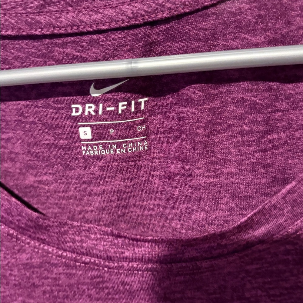 NIKE DRI-FIT Women's Heather Purple Plum Activewear T-Shirt Size Small S - Picture 2 of 3